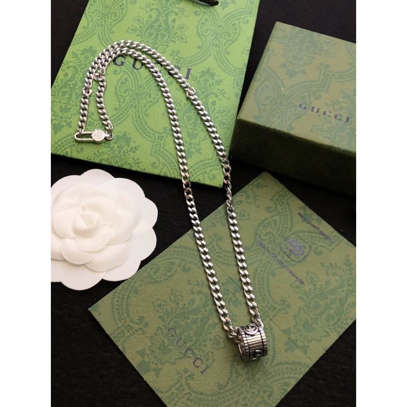G*u*i necklaces